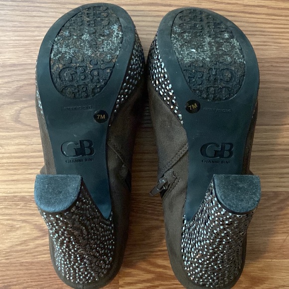 Gianni Bini brown suede heels - Picture 7 of 8